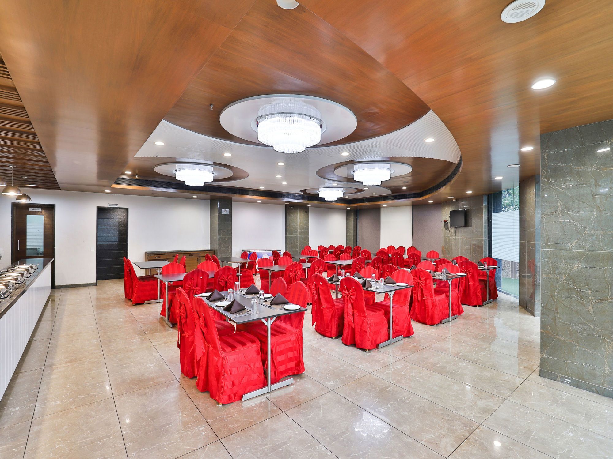 אחמדאבאד Oyo 4938 Hotel Dev Aadi מראה חיצוני תמונה